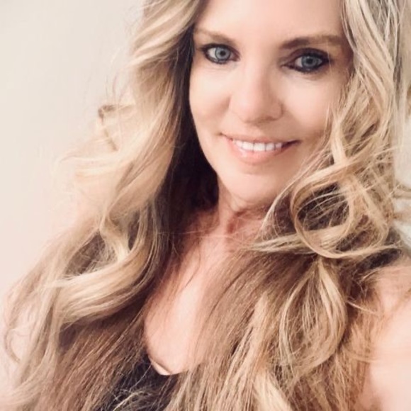 Meet your Posher, Lisa - Picture 1 of 1